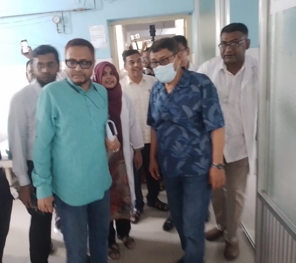 হঠাৎ কালাইয়ে স্বাস্থ্যমন্ত্রী, ঘুরে দেখলেন ওয়ার্ড, নিলেন সেবার খোঁজ
