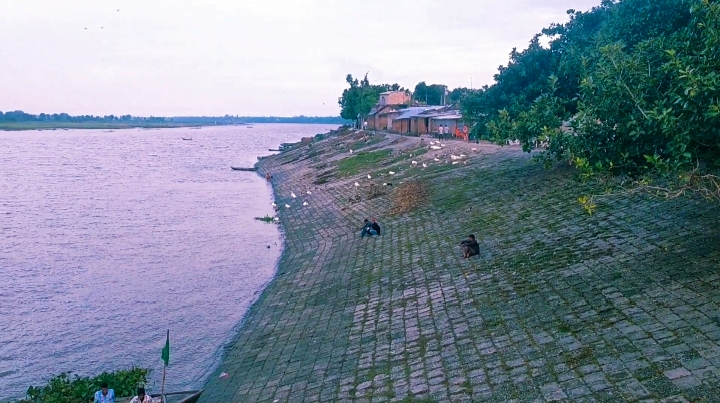 ভোলাহাটের বিনোদন ও সৌন্দর্য বিকাশে নতুন সম্ভাবনার দুয়ার মুন্সিগঞ্জ মাঠ ও মহানন্দার তীর