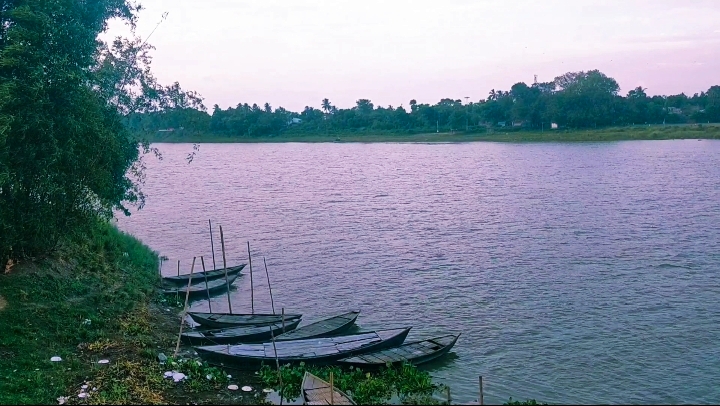 ভোলাহাটের বিনোদন ও সৌন্দর্য বিকাশে নতুন সম্ভাবনার দুয়ার মুন্সিগঞ্জ মাঠ ও মহানন্দার তীর