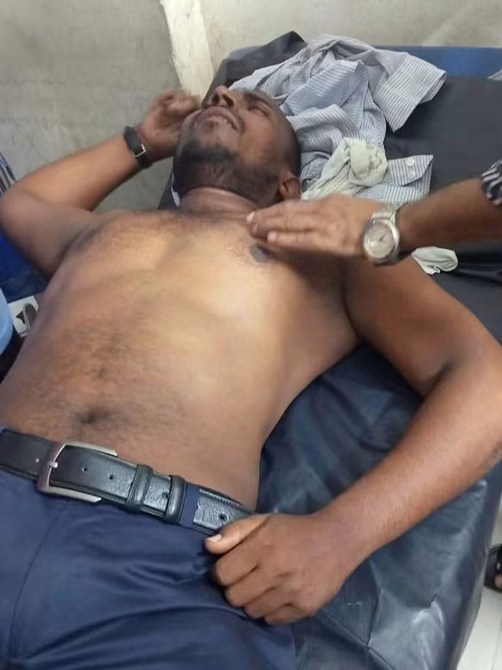 খুলনার ডুমুরিয়ায়, রেনেটা ফার্মা লিমিটেডের এক বিক্রয় প্রতিনিধিকে ছুরিকাঘাত করে ৩ লক্ষ